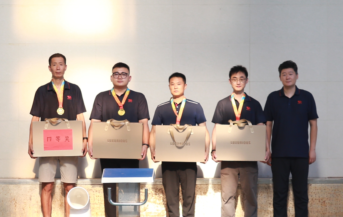 05-公司工會主席、副總經理彥祺為榮獲個人項目第四名的：中誠服務公司劉海青、信陽分公司倪國寶、焦作分公司何博博、福之匯公司侯松波 頒獎表彰.JPG