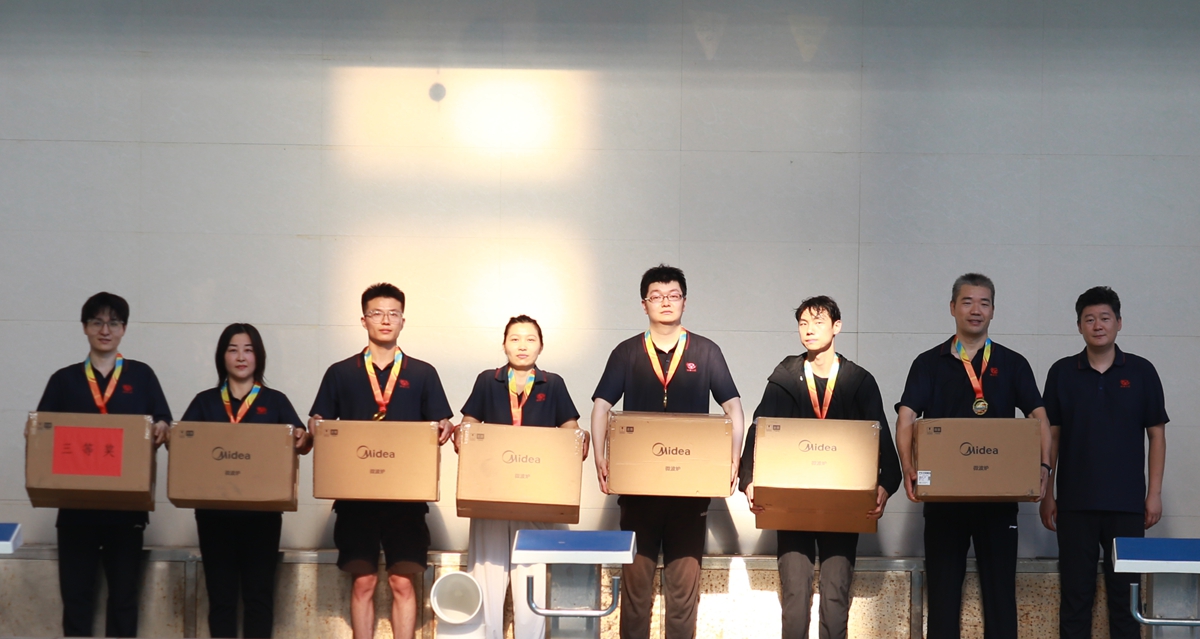 06-公司工會主席、副總經理彥祺為榮獲個人項目第三名的：投標中心王潤龍、中誠服務公司邵巍、信息通信設計院張宇、焦作分公司劉杰、研發二中心海天陽、正華電訊公司董佳藝、商務部張瑞通 頒獎表彰.JPG