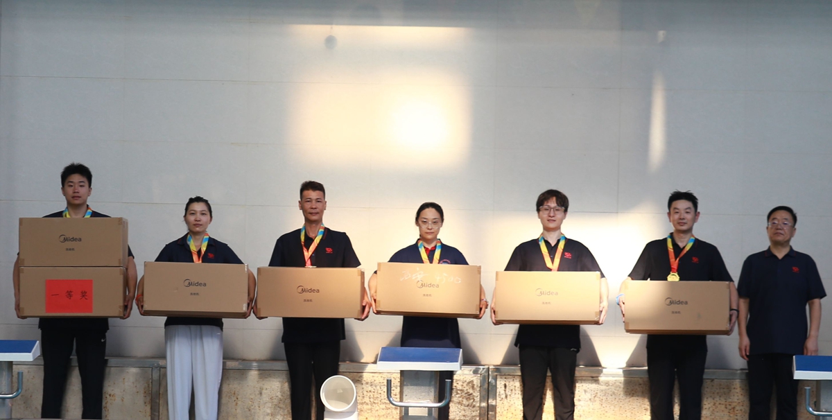 08-公司副總經理辛改成為榮獲個人項目第一名的：第一工程公司孫奧、焦作分公司劉杰、中誠服務公司余林、平頂山分公司朱筱萌、投標中心王潤龍、福之匯公司李森 頒獎表彰.JPG